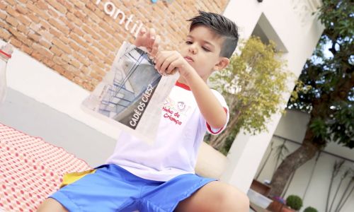 Brincadeira: Que tal rasgar papel?