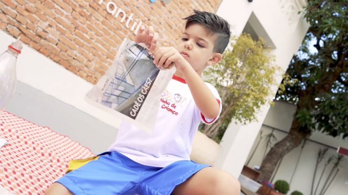 Brincadeira: Que tal rasgar papel?