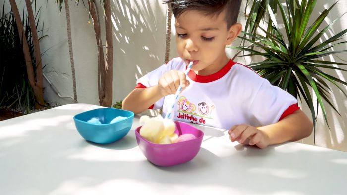 Brincando com Canudo