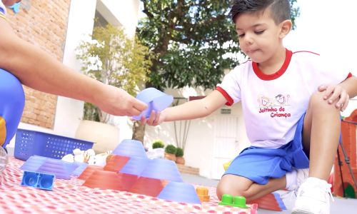 Brincadeira Brincando de Empilhar